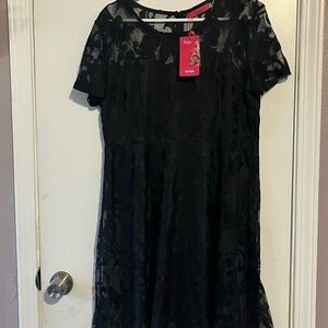 Chic Black Midi Dress with Timeless Appeal